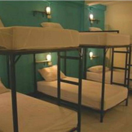 Patong Backpacker Hostel Esterno foto