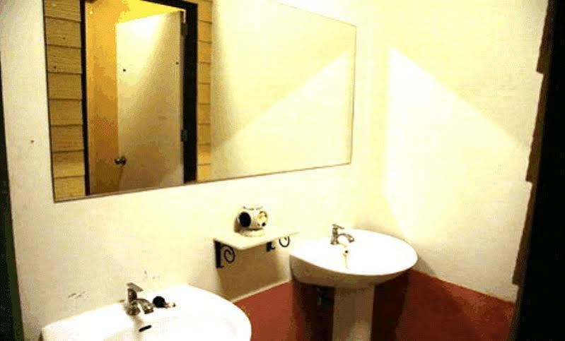 Patong Backpacker Hostel Esterno foto